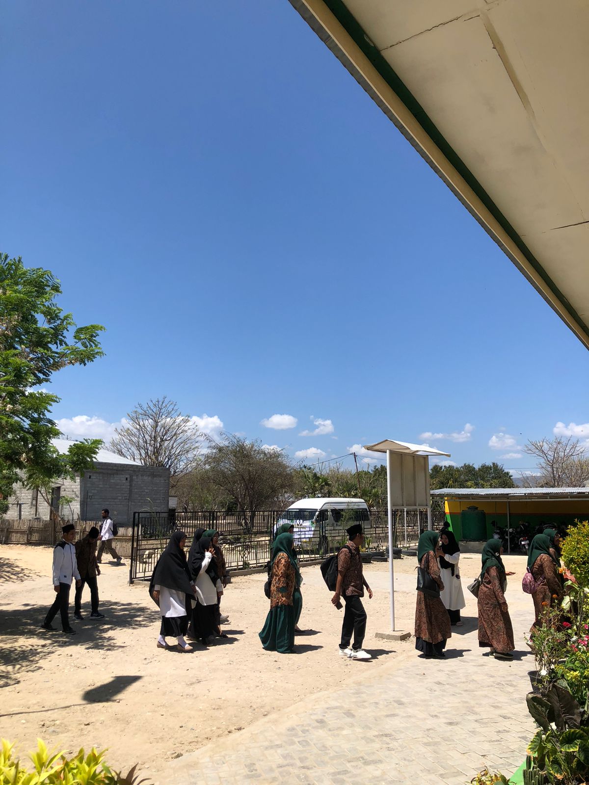 rombongan MIN Sumba Barat tiba di MIS Insan Robbani (dok.misir)